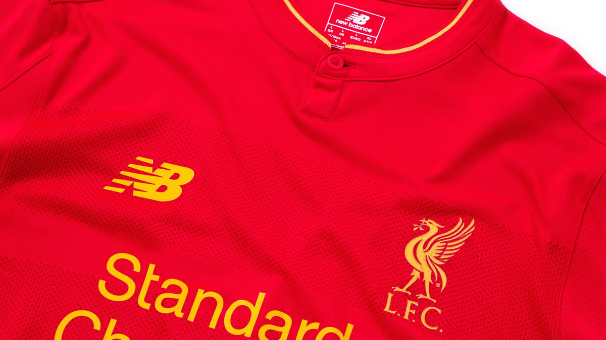 6- ليفربول الإنجليزي بـ 852 ألف قميص سنوياً.