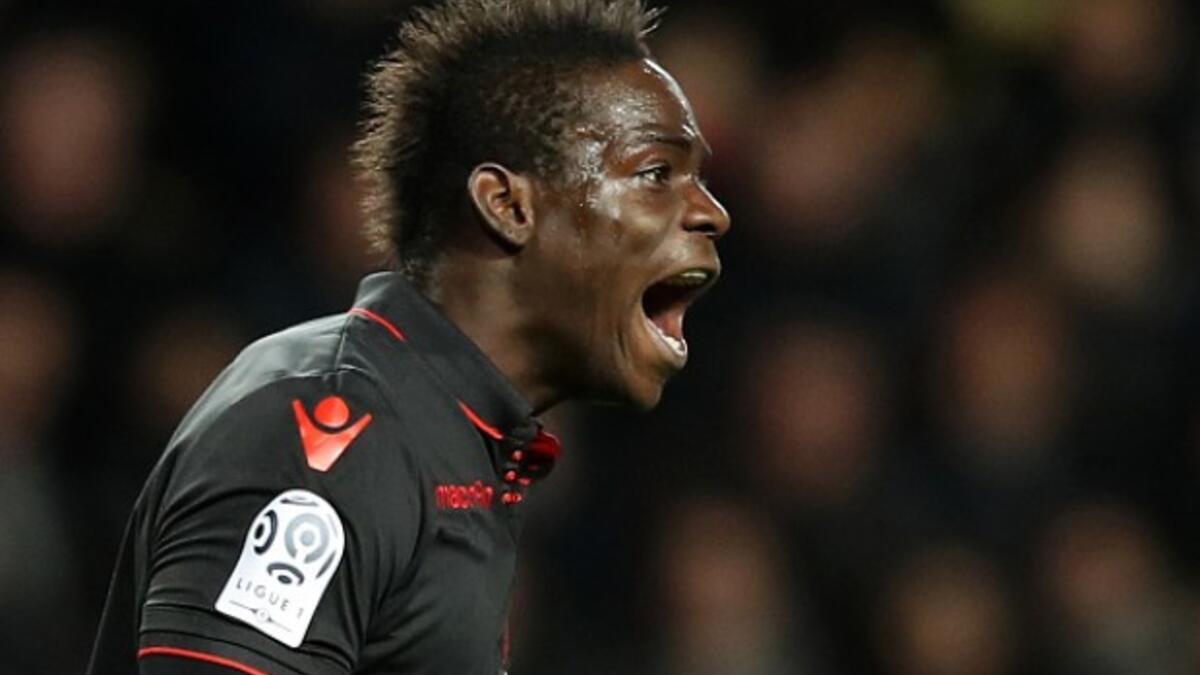 المركز السادس عشر: المهاجم الإيطالي ماريو بالوتيلي (نيس) ويتقاضى 450 ألف يورو شهريا.