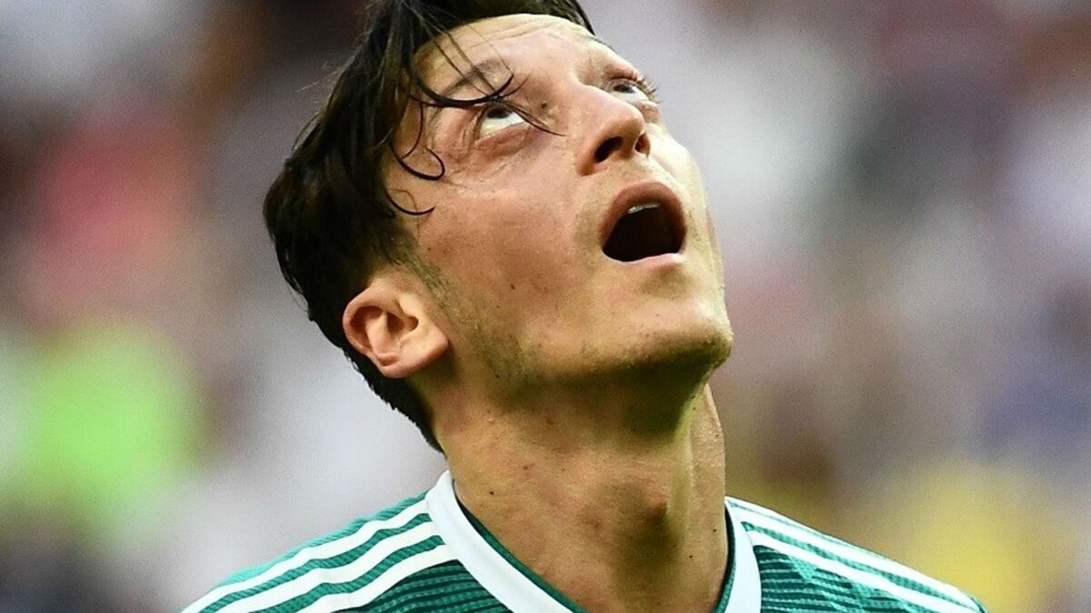 الوسط: الألماني مسعود أوزيل