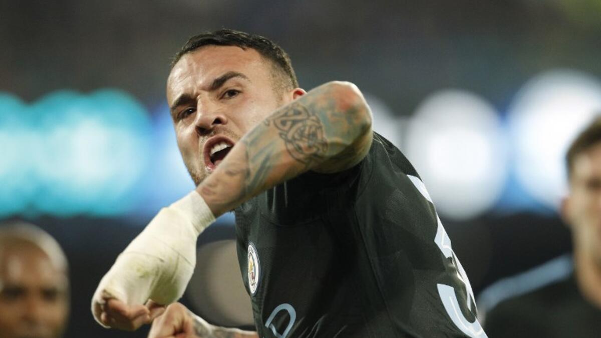 متوسط الدفاع: الأرجنتيني نيكولاس أوتاميندي (مانشستر سيتي)