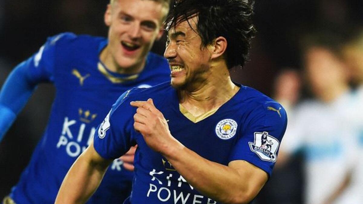 الياباني شينجي أوكازاكي: لعب لشتوتغارت وماينتز وأحرز 27 هدفاً في 65 مباراة بعد قدومه من شيميزو إس بولز، تعاقد ليستر معه مقابل 9.5 مليون يورو، ليلعب دوراً كبيراً في الفوز التاريخي بالبريميير ليغ موسم 2015-2016، كما قاده لربع نهائي دوري أبطال أوروبا.