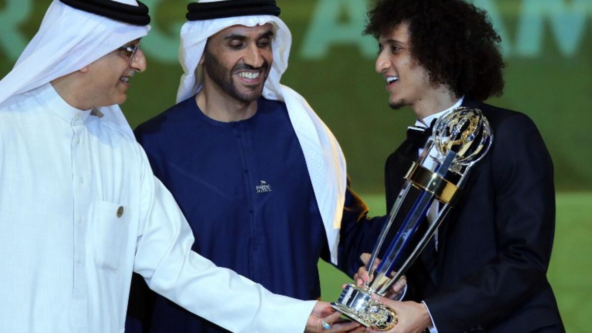 Shaikh Salman bin Ebrahim Al Khalifa (L), President of the Asian Football Confederation, and Sheikh Nahyan Bin Zayed Al Nahyan (C), Chairman of the Abu Dhabi Sports Council, present Omar Abdulrahman (R) with the AFC Men's Footballer of the Year trophy during the Asian Football Confederation's Annual Awards ceremony in Abu Dhabi.
NEZAR BALOUT / AFP