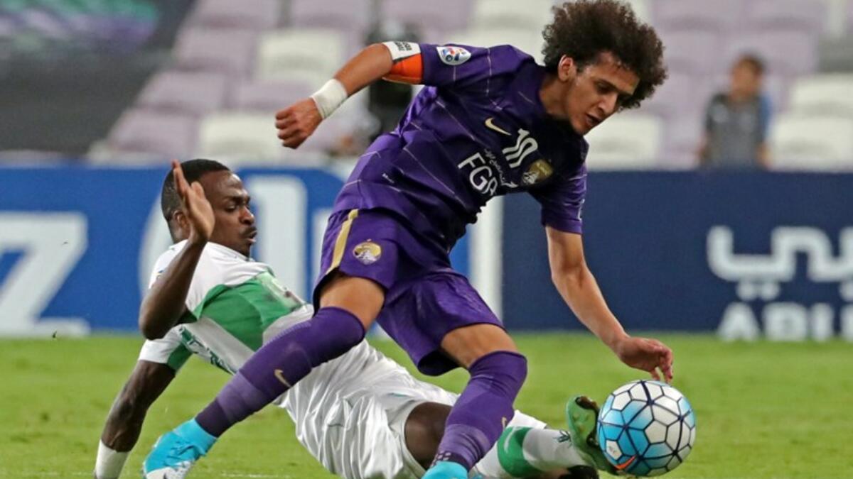 Al-Ain's captain Emirati midfielder Omar Abdulrahman (R) is tackled by Al-Ahli's Saudi defender Motaz Hawsawi during their AFC Champions League Group C football match at the Hazza bin Zayed Stadium in Al-Ain on April 11, 2017.
KARIM SAHIB / AFP