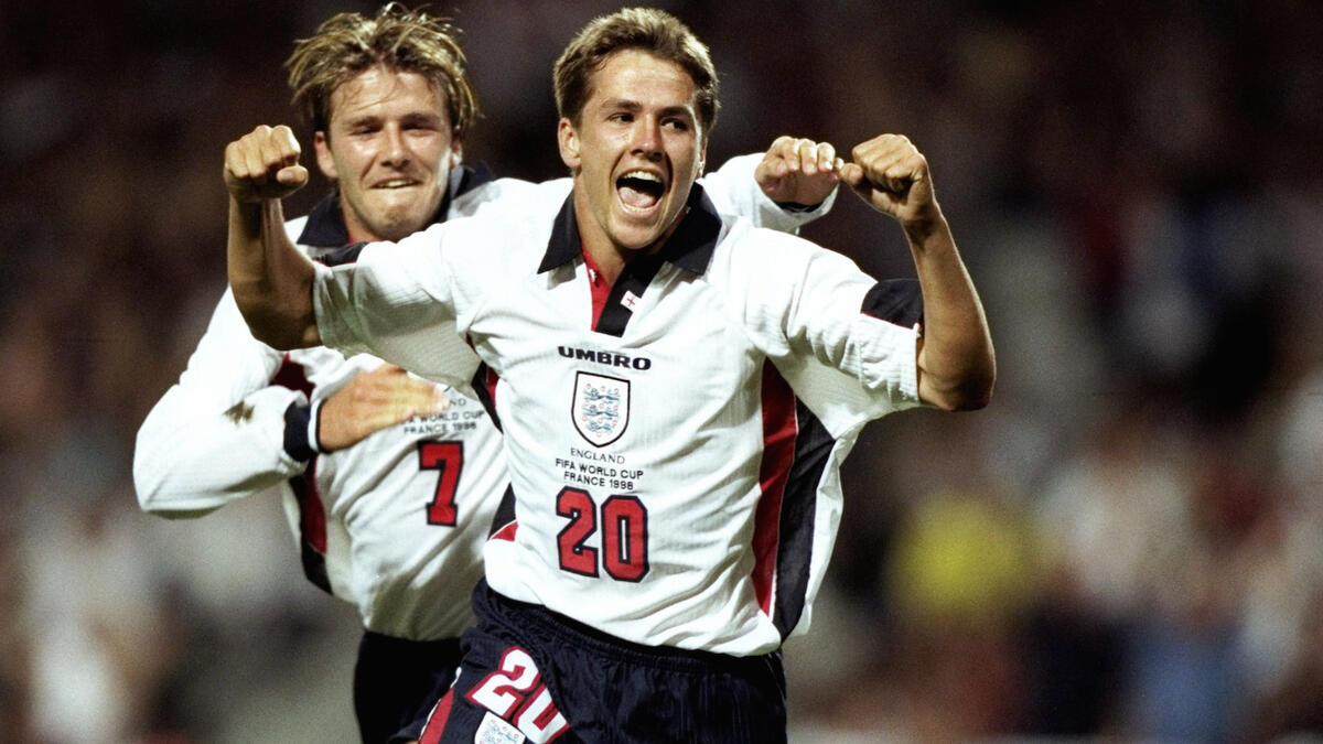 المركز الثاني: المهاجم الإنجليزي مايكل أوين الذي ترشح للجائزة وعمره 18 عاماً و9 أشهر وستة أيام عام 1998.