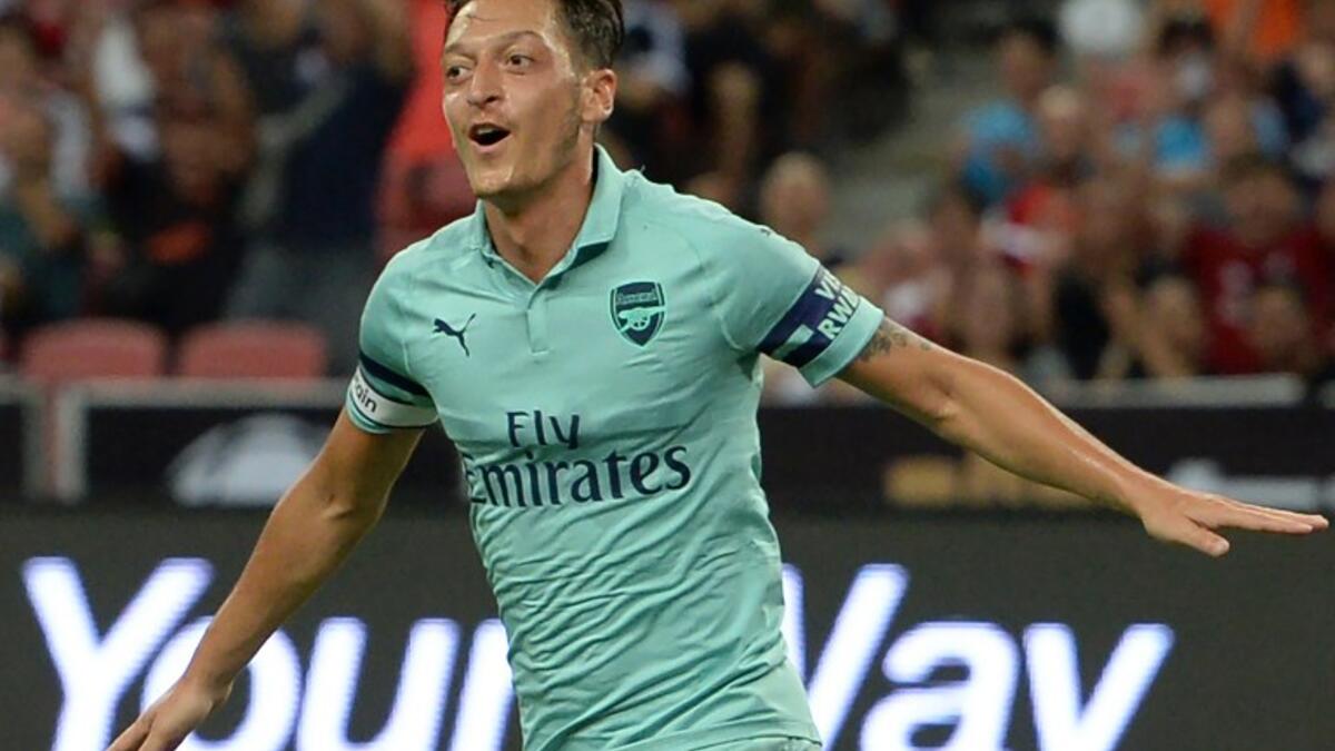 المركز السابع: الألماني مسعود أوزيل لاعب وسط آرسنال، بنحو 72.737.356 متابعاً، في فايسبوك 31.349.075 مليون، وتويتر 23.541.859، وإنستغرام 17.846.422.