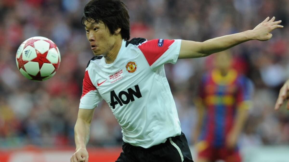 الكوري بارك جي سونغ: كان سبباً في حصول منتخب بلاده على المركز الرابع في مونديال 2002، شق طريقه إلى آيندهوفن، وفي نصف نهائي دوري الأبطال عام 2005 تألق معه أمام ميلان، وعلى الرغم من أن فريقه لم يفز، إلا أن أداء سونغ جذب أنظار مانشستر يونايتد الذي انتقل إليه مقابل 5 ملايين يورو.