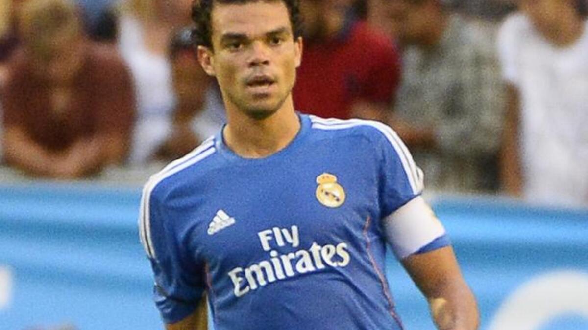 المدافع البرتغالي بيبي (ريال مدريد) بتقييم 7.5