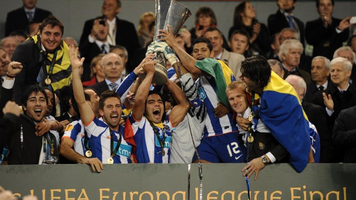 بورتو البرتغالي: فاز باللقب مرتين عامي 2003 و 2011.