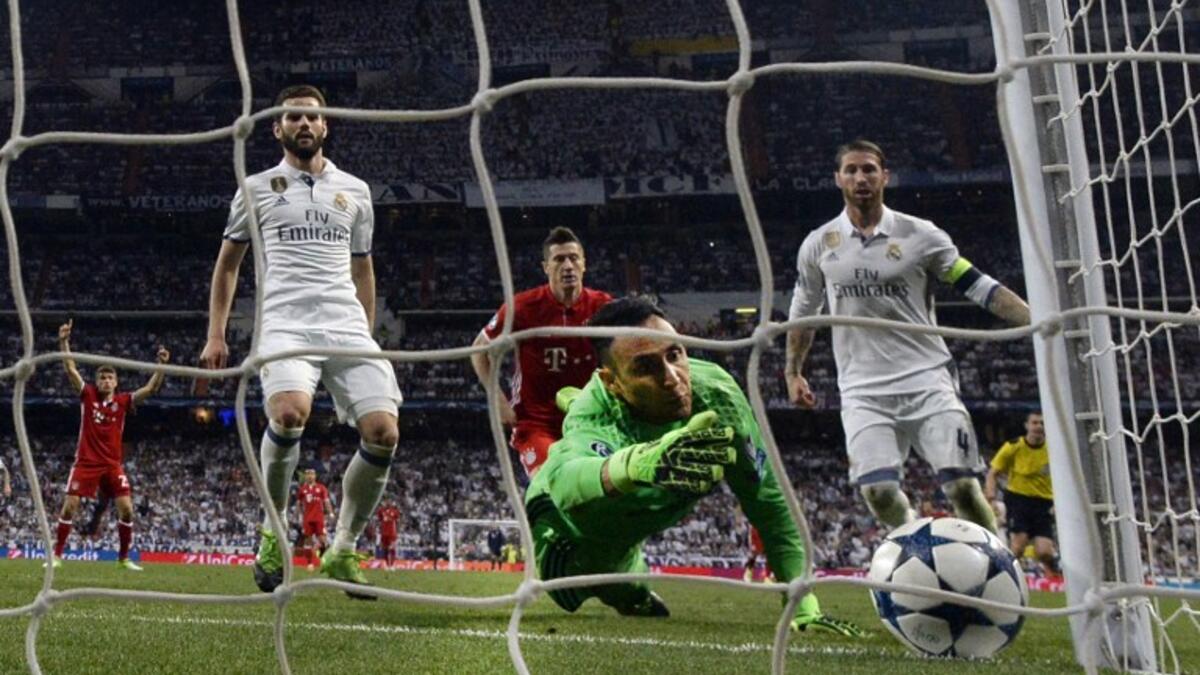 ريال مدريد 4-2 بايرن ميونيخ: لم يكن وصول سيرخيو راموس لمباراته المئوية في دوري الأبطال رفقة الفريق الملكي مفرحاً بمعنى الكلمة بعدما سجل هدفاً بطريقة غريبة بالخطأ في شباك زميله الحارس كايلور نافاس، إلا أن بلوغ نصف النهائي يعد التعويض الأمثل.