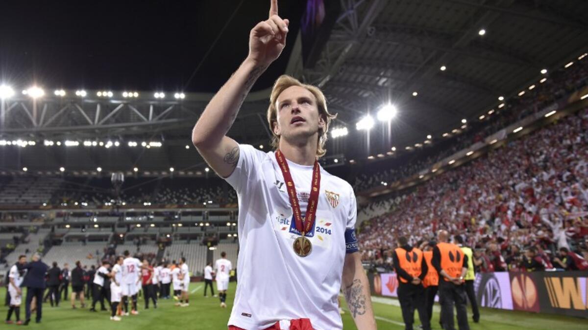 لاعب الوسط الكرواتي إيفان راكيتيتش (من شالكه إلى إشبيلية) عام 2011 مقابل 1.5 مليون يورو.