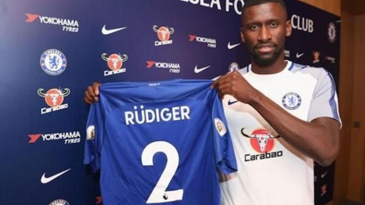 المدافع الألماني أنتونيو روديغر: من روما إلى تشيلسي مقابل 37 مليون يورو.