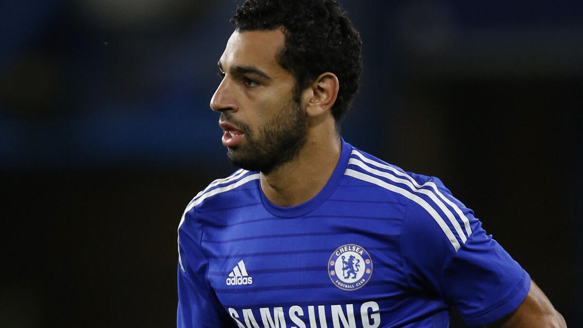 الجناح المصري محمد صلاح: خطفه تشلسي في يناير 2014 من بازل الذي أحرج البلوز قبلها بفضل الفرعون الشاب، إلا أن مورينيو أبقاه على دكة البدلاء ليغادر سريعاً إلى فيورنتينا على سبيل الإعارة ومنه إلى روما الذي بات عنصراً أساسياً في صفوفه حالياً.