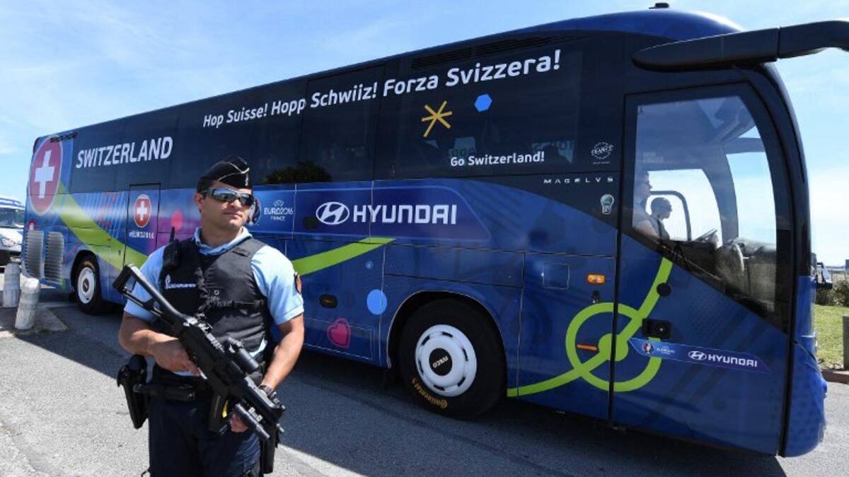 A policeman stands guard as Switzerland's national football team leaves Montpellier's airport by bus, on June 6, 2016, four days ahead of the start of the Euro 2016 European football championships.
PASCAL GUYOT / AFP