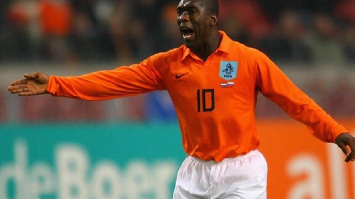 لاعب الوسط الهولندي كلارينس سيدورف: لم تمنعه ولادته في سورينام من الانتقال لاحقاً لهولندا لتمثيل منتخب الطواحين.