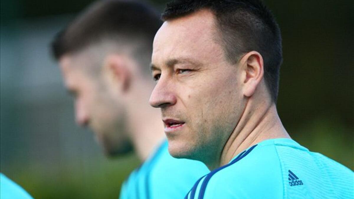 المدافع الإنجليزي جون تيري: لعب في صفوف تشلسي لـ 18 عاماً ونصف حتى الآن.