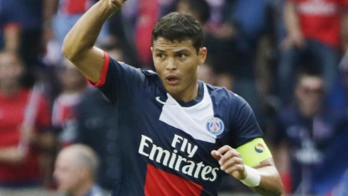 2- البرازيلي تياغو سيلفا: أخطأ ميلان كثيرا في بيعه، وجاءت الصفقة وقيمتها 37 مليون يورو لمصلحة باريس سان جيرمان الذي حصد معه لقب الدوري الفرنسي. ويعد من أفضل المدافعين عالميا.