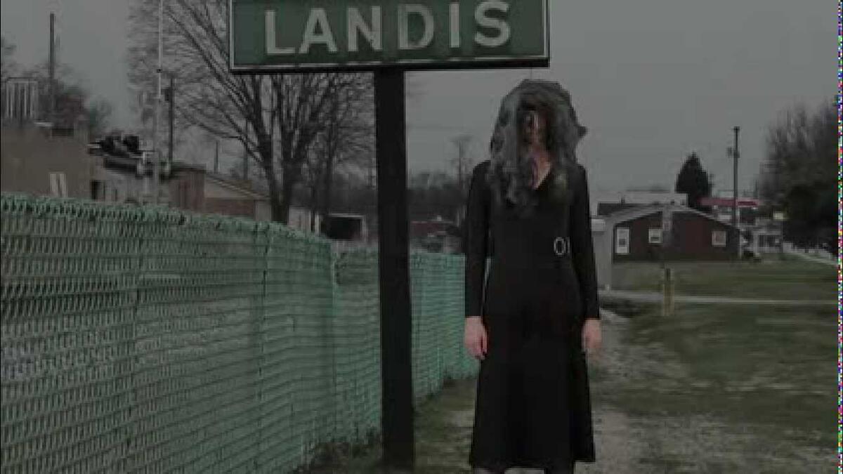 The Woman in Black : شبح امرأة برداء أسود تعود لتنتقــم من أهل القــرية لأنها تعرضت للازدراء والاهانة منهم على مدى حياتها