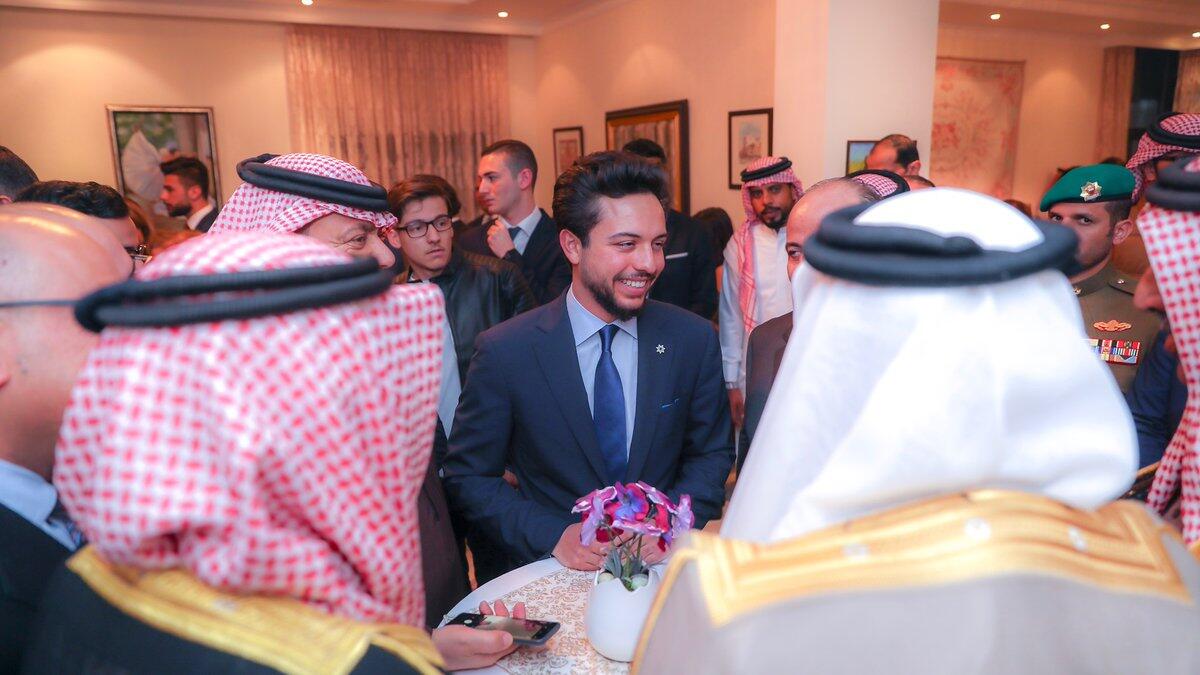 Crown Prince Al Hussein bin Abdullah II, meets with members of the Jordanian community in Bahrain and a group of Haqiq Initiative participants.
(Twitter/@RHCJO)