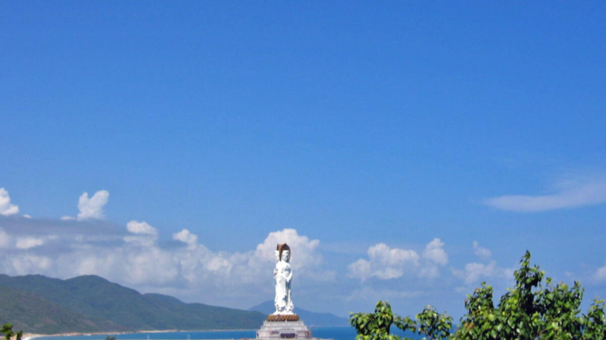 The Guan Yin Statue: Guan Yin is situated on the south coast of China’s Hainan island. It has three dimensions with one side facing inland and the other two facing the South China Sea.(flicker)