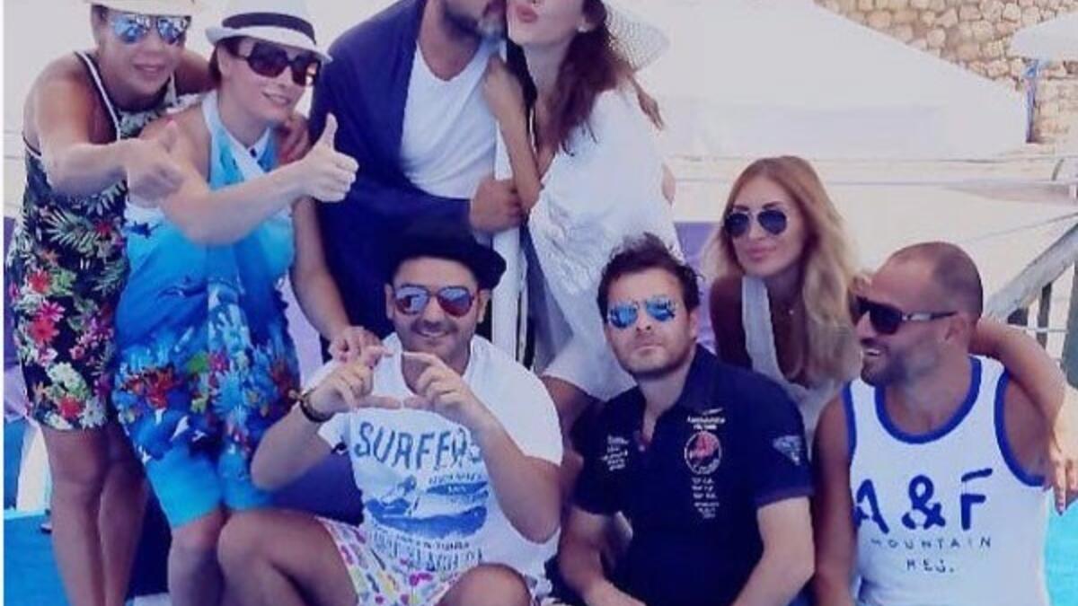 شاركت الفنانة ورد الخال متابعيها على «انستجرام» بأول صورة من شهر العسل مع زوجها الموزع الموسيقي باسم رزق في قبرص. الفنانة اللبنانية ظهرت في الصورة في غاية الرومانسية مع زوجها والذي منحها قبلة خاصة وكان حولهما عدد كبير من أصدقائهما.