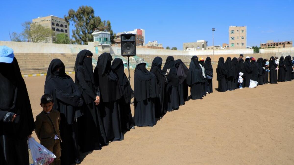 Huthi female supporters demonstrate to support Huthi militias fighting Saudi-backed Yemeni government forces in the port city of Hodeidah, during a rally in the capital Sanaa on November 10, 2018. 
Mohammed HUWAIS / AFP