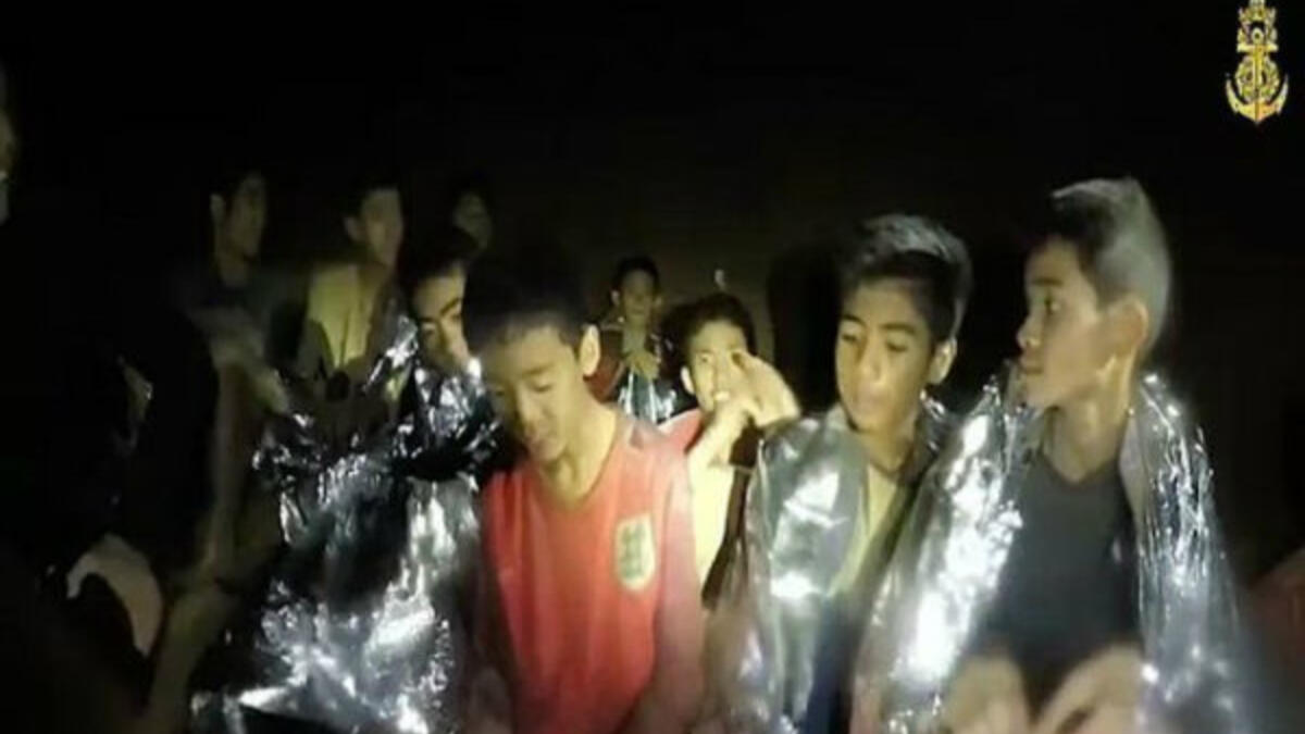 يونيو: انقاذ 12 فتى مع مدربهم اُحتجزوا في كهف "ثام لوانغ نانغ نن" الواقع في محافظة "تشيانغ ري" التايلندية وذلك عقِب هطول أمطار غزيرة غمرت الكهف جزئيا أثناء وجودهم.