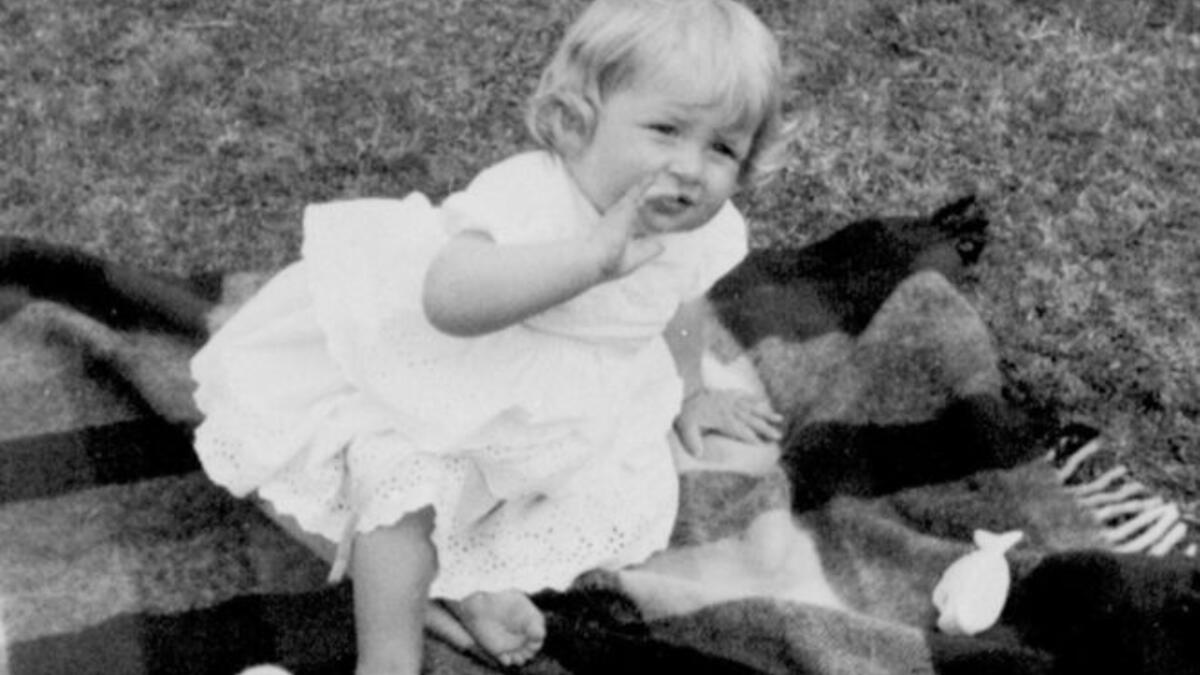 ولدت ديانا فرانسيس سبنسر في الأول من يوليو/ تموز عام 1961 في بارك هاوس بالقرب من ساندرينغهام بمنطقة نورفولك، كانت ديانا هي الابنة الصغرى لأسرة من النبلاء.