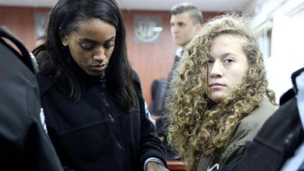 وجه الادعاء الإسرائيلي 12 اتهامًا للصبية الفلسطينية عهد التميمي بينها صفع جندي وإلقاء الحجارة على القوات الإسرائيلية في الضفة الغربية.