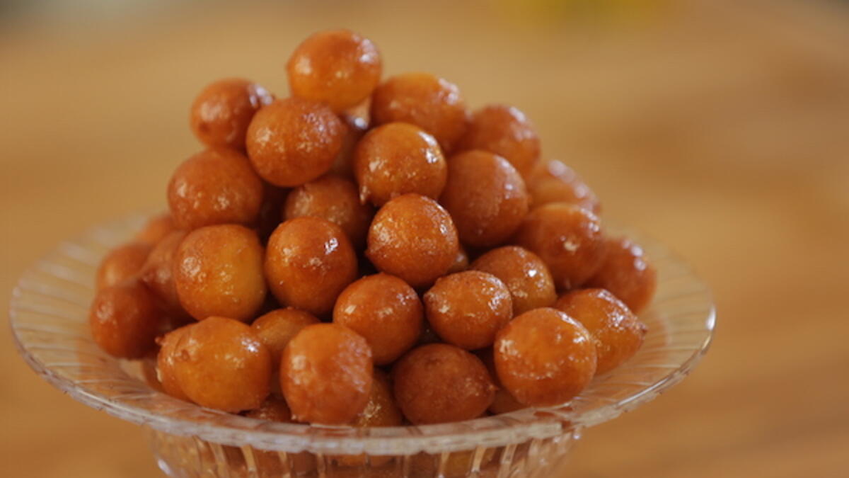 الامارات: يضم المطبخ الاماراتي مجموعة من أشهر الوجبات والحلويات الشهيرة، ومنها (الثريد، والهريس، واللقيمات، والخنفروش، والفرني)، وغيرها الكثير.