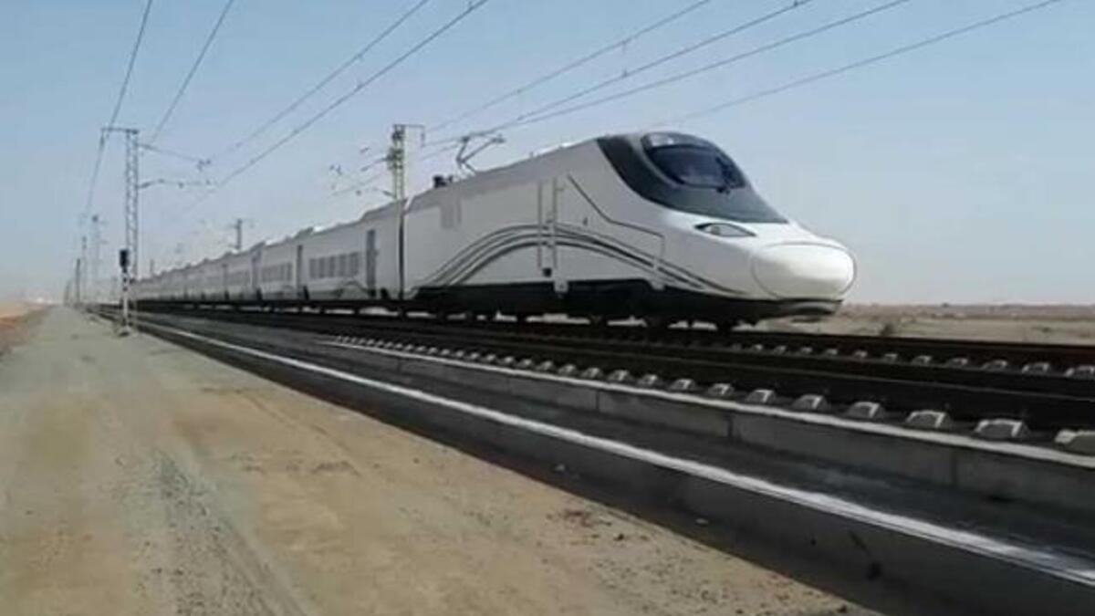 مشروع قطار الحرمين السريع: سيكون لهذا المشروع الأهمية الكبيرة في نقل ما يزيد عن 3 ملايين حاج الواصلين إلى مطار جدة أو الواصلين من البحر ليتم نقلهم به إلى الحرمين بدلا من الباصات وسيارات الأجرة، مما يعني تنظيمًا أكبر ووسائل راحة أعلى للحجيج.