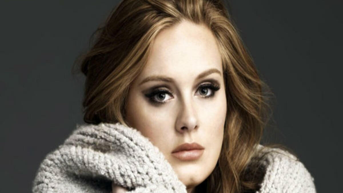 كشفت المغنية البريطانية "أديل" إنها عانت من اكتئاب ما بعد الولادة عندما أنجبت ابنها وإنها خضعت للعلاج النفسي.