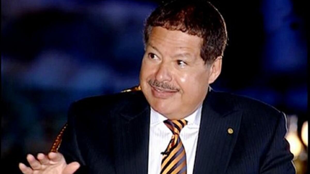 أحمد حسن زويل من مواليد 26 فبراير 1946 وتوفي في2 أغسطس 2016 عالم كيميائي مصري أمريكي الجنسية حاصل على جائزة نوبل في الكيمياء لسنة 1999 لأبحاثه في مجال كيمياء الفيمتو. وهو أستاذ الكيمياء وأستاذ الفيزياء في معهد كاليفورنيا للتقنية.