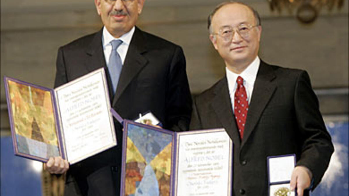 محمد البرادعي عُيِّن رئيسًا للوكالة الدولية للطاقة الذرية وأعيد اختياره أكثر من مرة لهذا المنصب لينال البرادعي جائزة نوبل للسلام مع الوكالة الدولية للطاقة الذرية، ومنحت الجائزة للوكالة ومديرها اعترافـًا بالجهود المبذولة من جانبهما لاحتواء انتشار الأسلحة النووية.