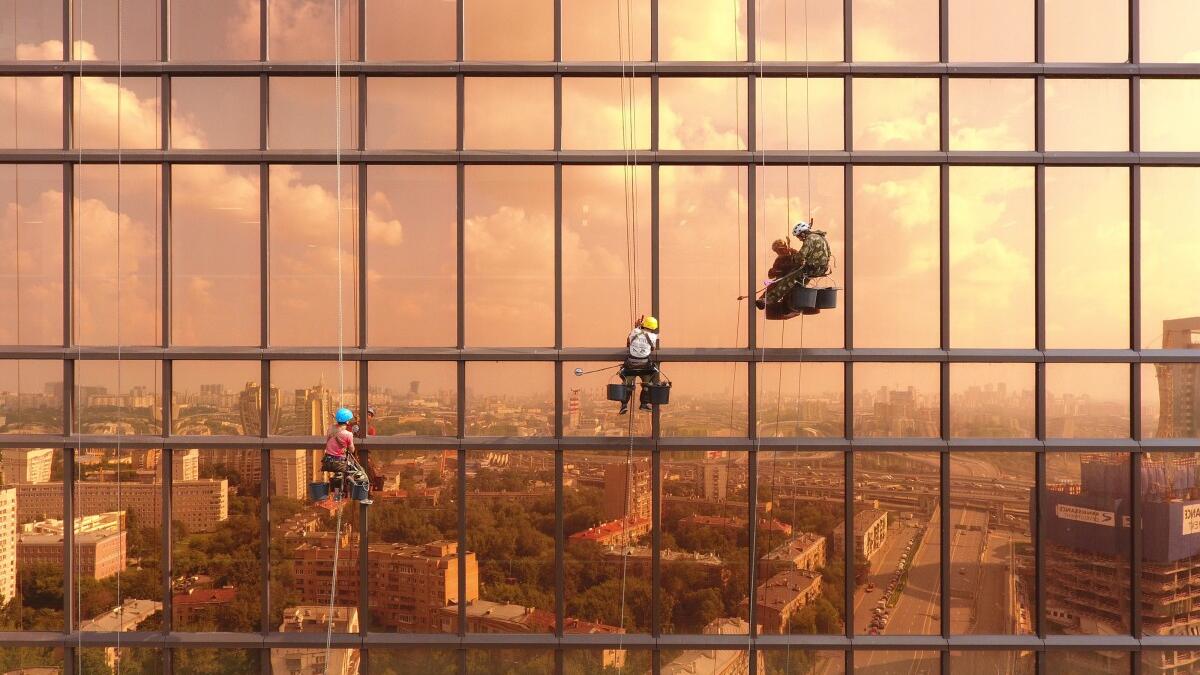 الجائزة الثانية عن فئة المدنية صورة بعنوان "Dawn on Mercury Tower" "الفجر من برج ميركوري" التقطت من قبل أليكسايغو