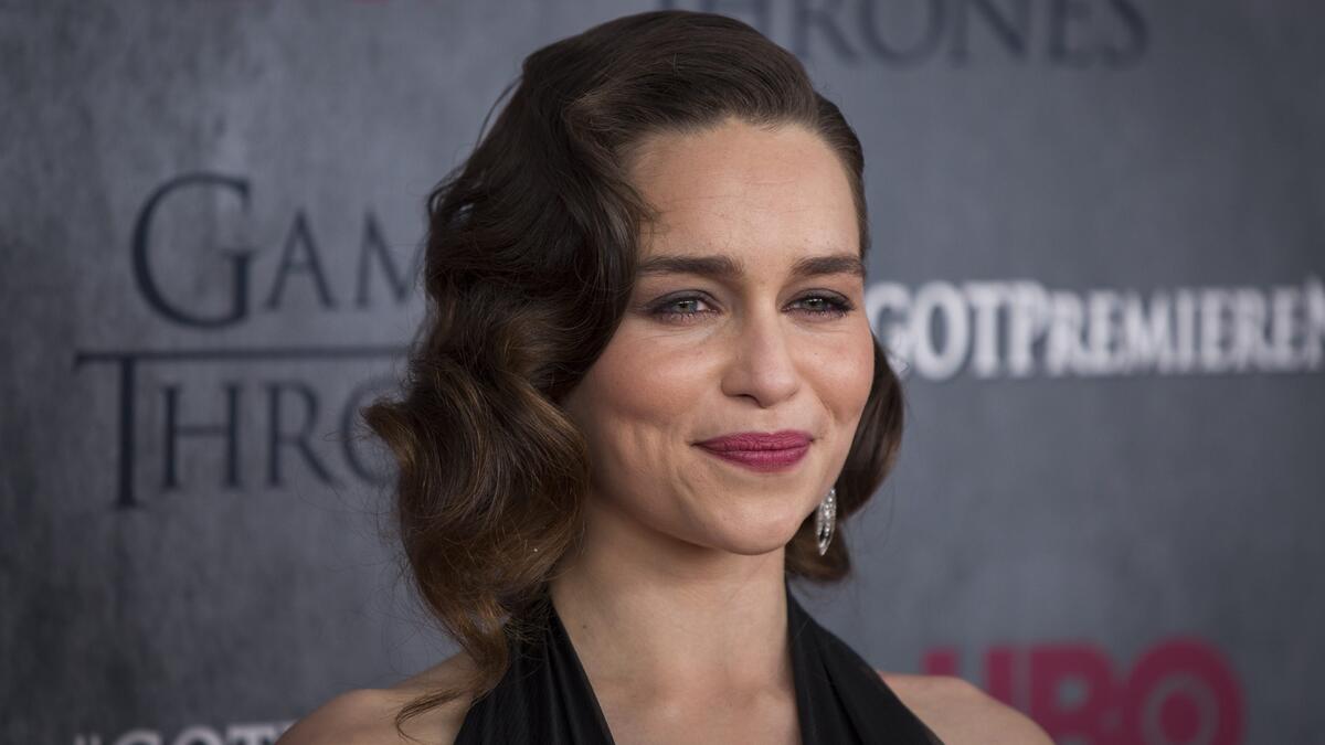 إميليا كلارك هي ممثلٌة وعارضة أزياء وممثلٌة مسرح إنجليزية، وجاءت في المرتبة التاسعة في قائمة أجمل النساء في العالم.