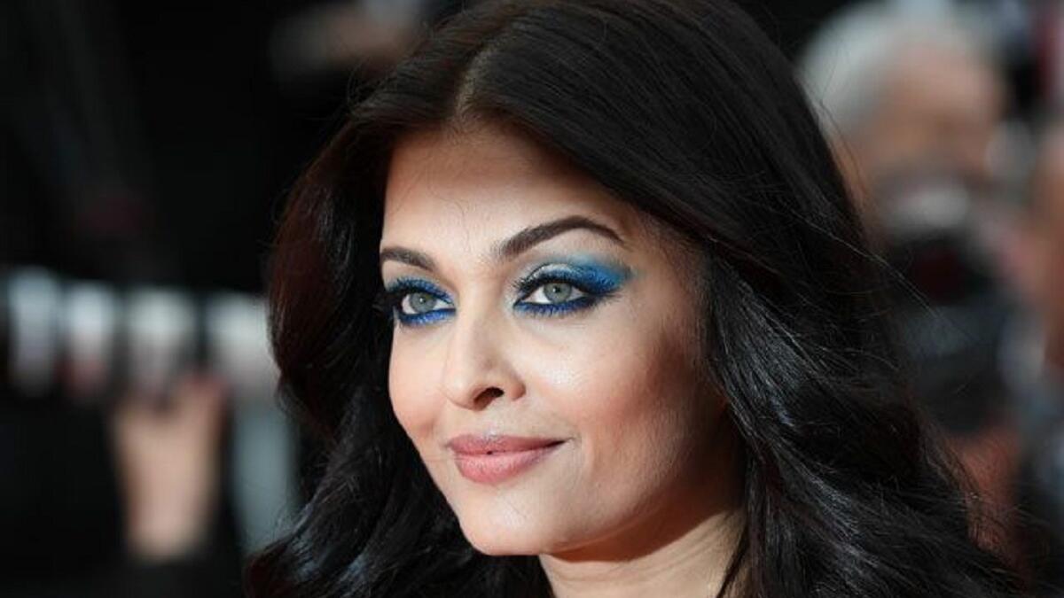 آشواريا راي:
الهندية التي أدهشت العالم بملامحها الرائعة الجمال عندما فازت باللقب عام 1994، والتي تعد واحدة من أشهر نجوم الأفلام الهندية.