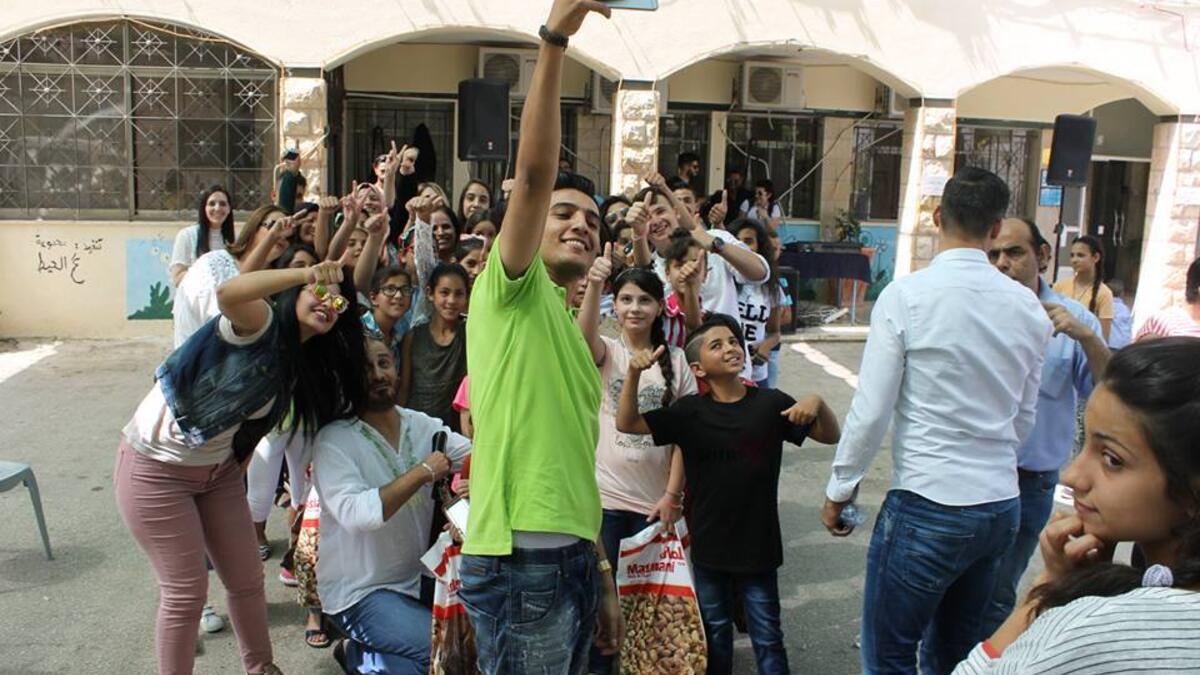 في لفتة إنسانية قام الفنان محمد عساف بعمل زيارة لقرية SOS للأطفال الأيتام  في بيت لحم عساف هنأ الأطفال بحلول شهر رمضان وقام باللعب والغناء معهم وتوزيع الهدايا عليهم، كما التقط الكثير من الصور التذكارية معهم.عساف أعلن خلال الزيارة تكفله بـ 20 طفلاً من القرية”.