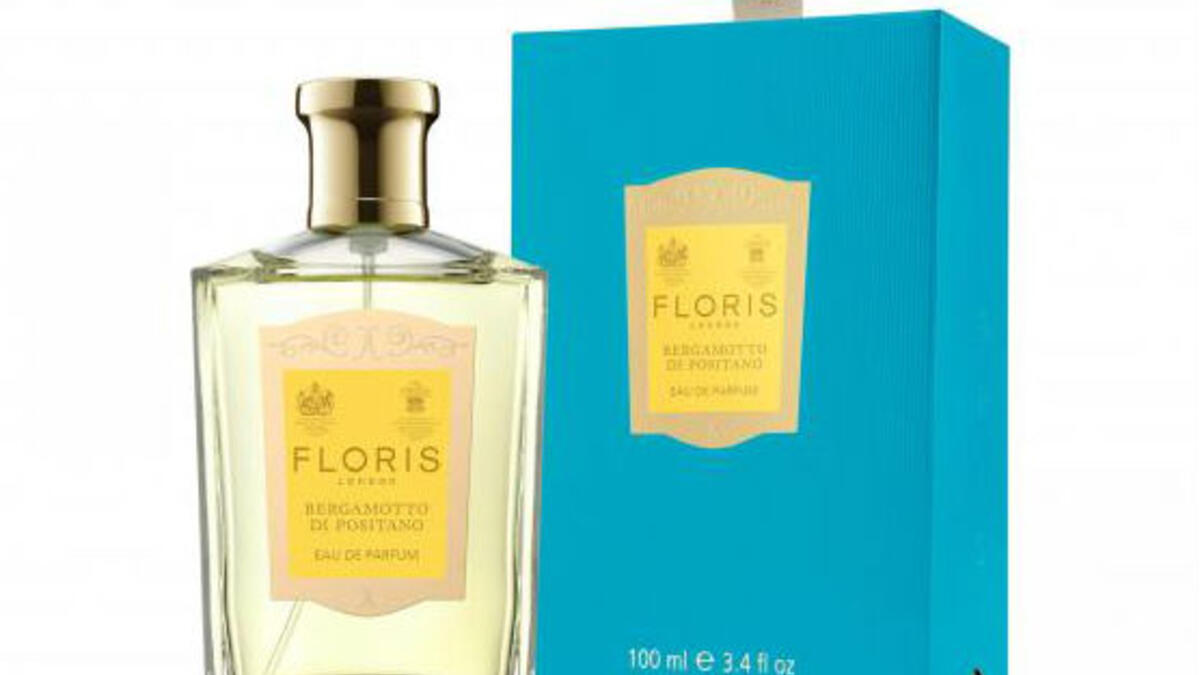 العطر: قدمت ماركة Floris الماركة المفضلة لدى الملكة إليزابيث الثانية عطرًا صمم خصيصًا للسيدة ماركل ليكون لها عطر خاص يوم زفافها.