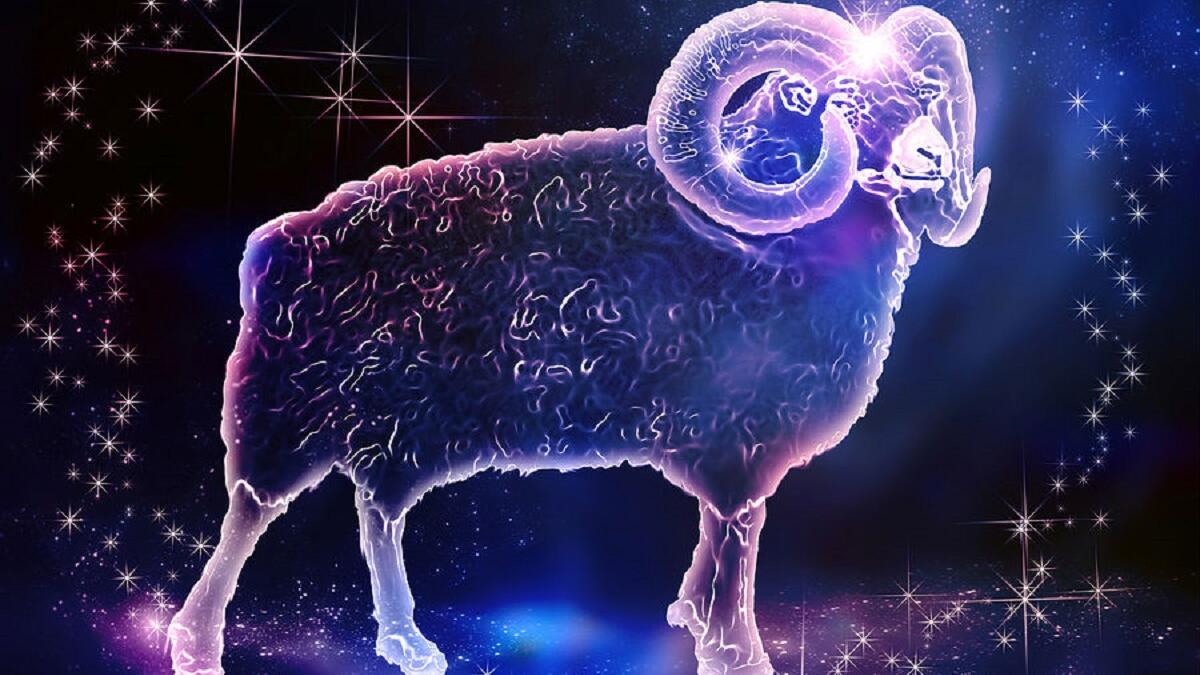 برج الحمل:  "سنة التحرر من السلبية"
اذا كنت من برج الحمل فانت امام تحرر من تأثيرات فلكية سلبية، اذا كنت من دون عمل فالفرصة امامك في 2016 واذا كنت على رأس عملك فسوف تشغل منصب مهم ومن ناحية العاطفة فتوقع علاقة عاطفية واعدة اذا كنت غير متزوج!