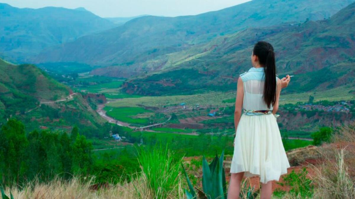 تشاو تشاو  ciao ciao  : ويدور حول (تشاو تشاو) شابة صينية متغطرسة، تعود لزيارة والديها في قريتها الأم التي تقع في قلب الجبال، تريد أن تعود إلى مقاطعة كانتون بأقصى سرعة؛ كي تؤسس عملًا مع صديقتها "لي لي" لكنّ والديها يطلبان منها أن تبقى وتساعدهما.