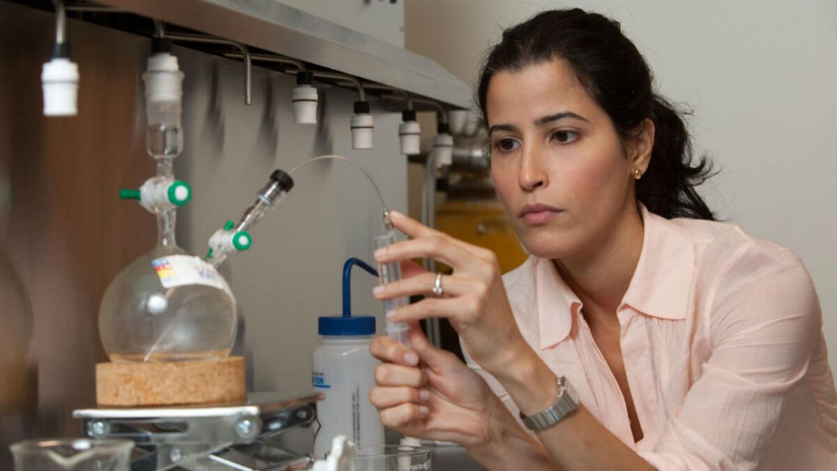 الدكتورة غادة المطيري: لتميزها في مجال الابتكار والاختراع، وهي أستاذ الكيمياء الصيدلية، وعضو هيئة التدريس في أقسام الهندسة الحيوية وهندسة النانو، والمدير العام لمركز التميز في طب النانو والهندسة في معهد هندسة الطب في جامعة كاليفورنيا، سان دييغو.