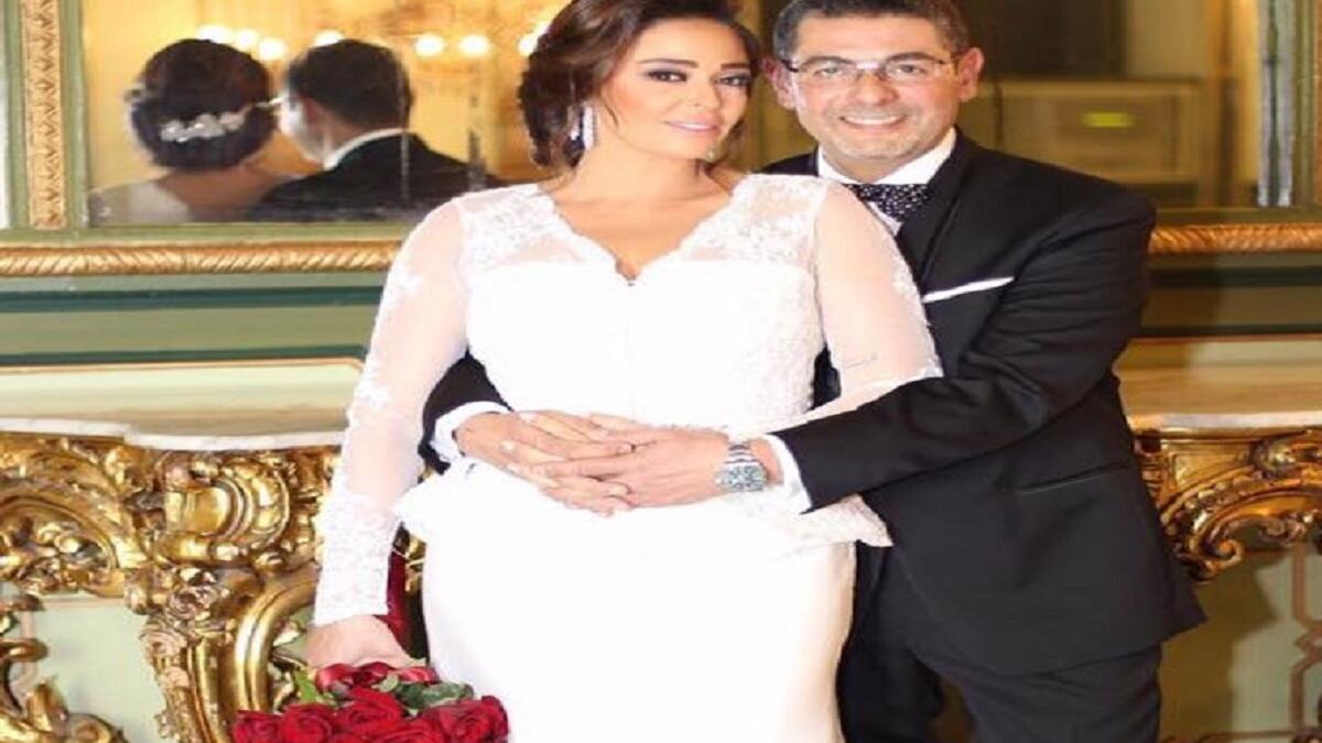 داليا البحيري وحسن سامي: 
احتفلت الفنانة المصرية داليا البحيري بزفافها للمرة الثالثة من رجل الأعمال حسن سامي، في حفل حضره عدد محدود من أصدقائها الفنانين وبعض الأقارب.