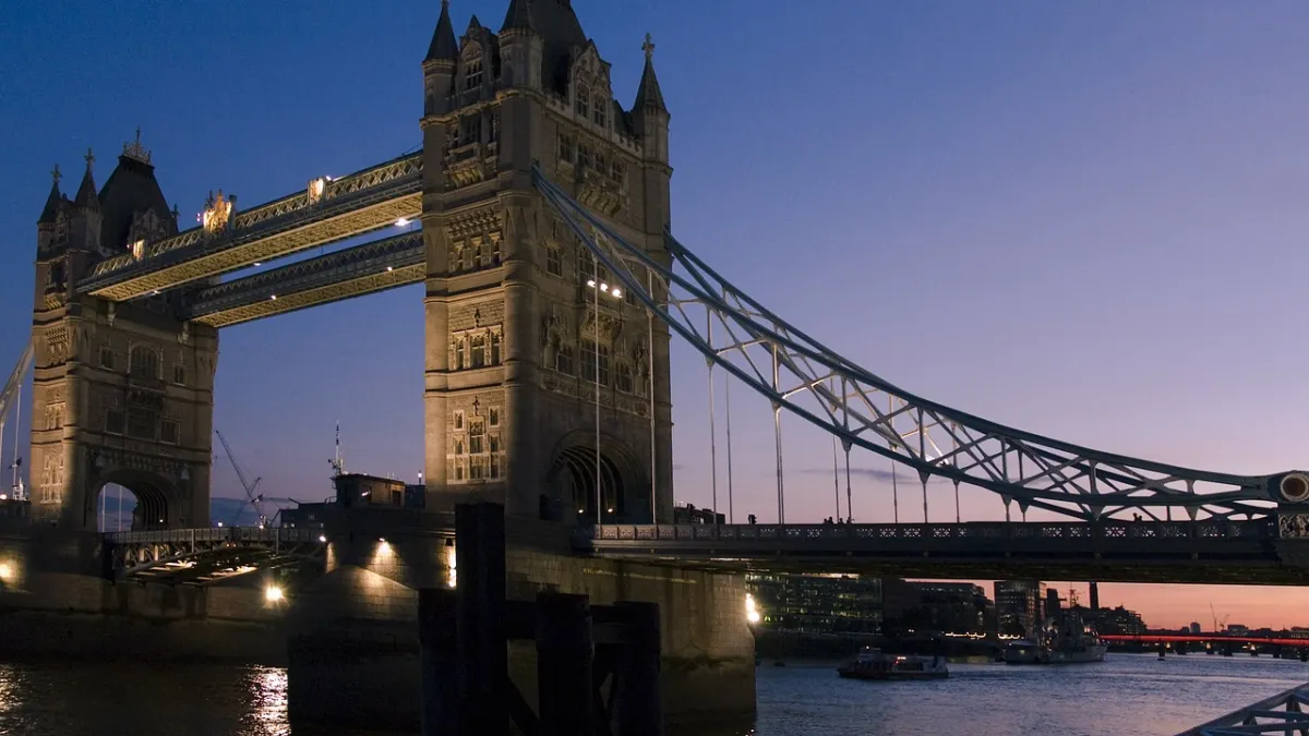LONDON: Like France, England saw an influx of Arab migrants in the ’50s and ’60s as countries in the Middle East tried to recover from French and British occupation. Today half a million from the Arab diaspora live in the UK, with most residing in the Greater London area.