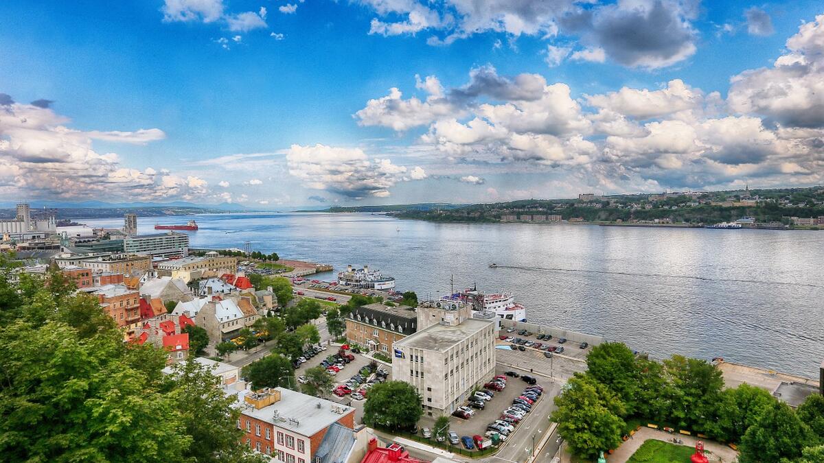 كيبيك، كندا: أصبحت موطناً لبعض من أكثر المهاجرين الجدد من منطقة الشرق الأوسط، أصبحت كندا مقصدا للمهاجرين العرب منذ عام 1990. خلافا لغيرها من البلدان، فإن غالبية سكان الشرق الأوسط - ومعظمهم من لبنان - هم من المهاجرين الجدد وولدوا خارج كندا.