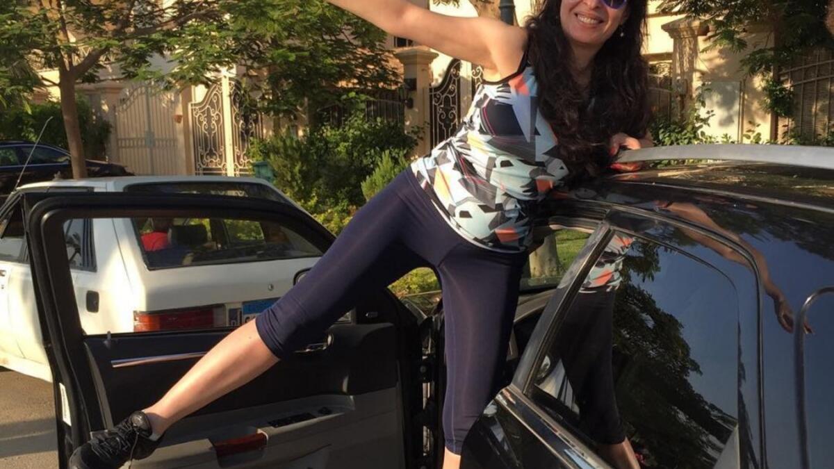 على طريقة محمد رمضان في نشر صورته مع سياراته نشرت دينا على إنستغرام صورة وهي تقف بجانب سيارتها معلقة: “صباح الفل عليكم” وإتهمها البعض بتقليد رمضان الذي كان قد أثار الجدل على شبكات التواصل الاجتماعي بعدما نشر صوره بجوار سيارتين لامبورغيني افنتادور ولزرويس غوست.