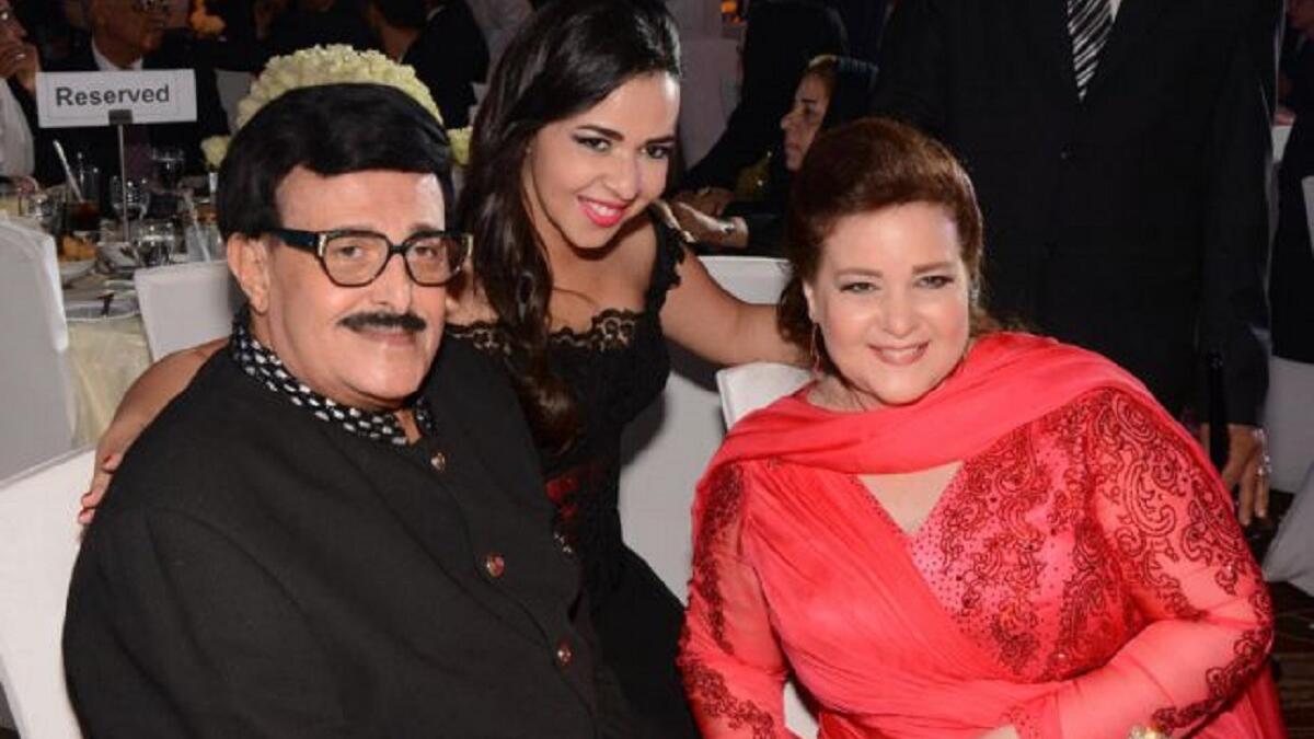 تقول الممثلة المصرية دلال عبدالعزيز في الكوميدي سمير غانم: "عليه شوية حركات يخلي أي بنت تحبه، وكان يجيبلي الفل واحنا مروحين من المسرح ويقعد يتنحنحلي".