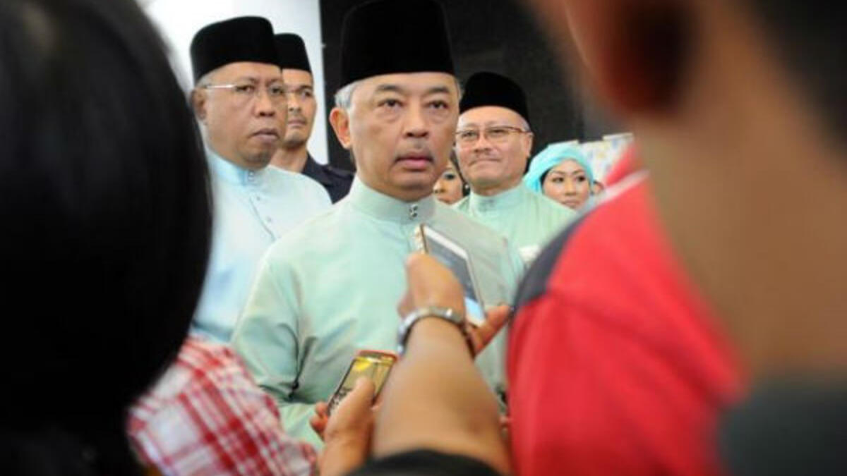 وما إن أكمل عبدالله تعليمه الأساسي، حتى قرّر السفر إلى بريطانيا لإكمال دراســته بمدرسة "الدنهام إلستري -هيرتفوردشاير" وكلية "ديفيس" في لندن في الفترة من 1975 إلى 1977، بحسب تقارير محلية.