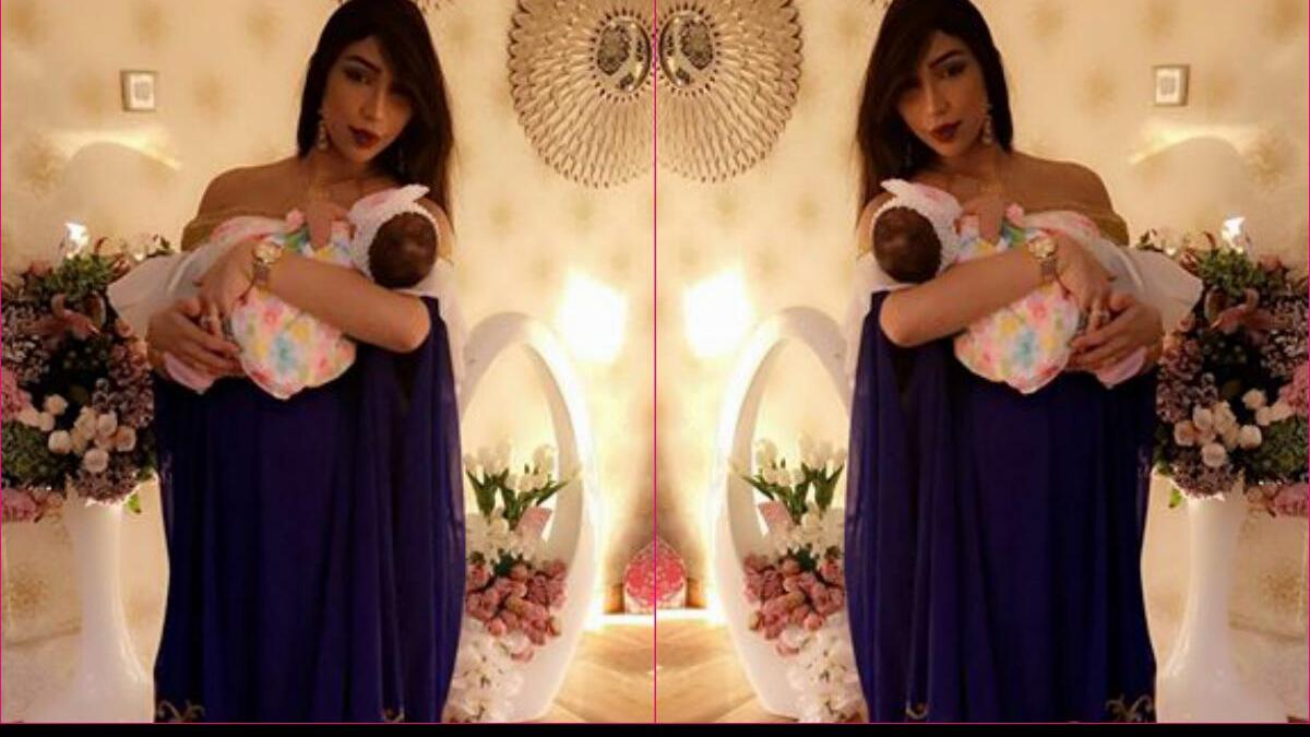 دنيا بطمة وضعت مولودتها الأولى "غزل" من زوجها ومدير أعمالها البحريني محمد الترك يوم 17 يونيو