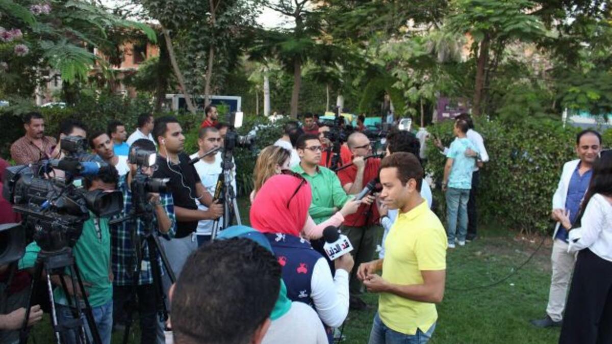 بث مباشر: تدور جميع أحداثه في ليلة واحدة، حول ضابط موقوف عن العمل يتورط في أحداث طوال الليلة، وتتزايد الورطة بظهور شخصية في الفيلم يقوم بتصوير الأحداث "لايف"، وبثها على منصات التواصل الاجتماعي، بطولة  سامح حسين وإخراج مرقس عادل.