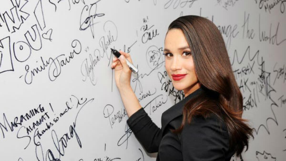 التوقيع: لا يُسمح لأعضاء العائلة الملكيّة بتوقيع للمعجبين.